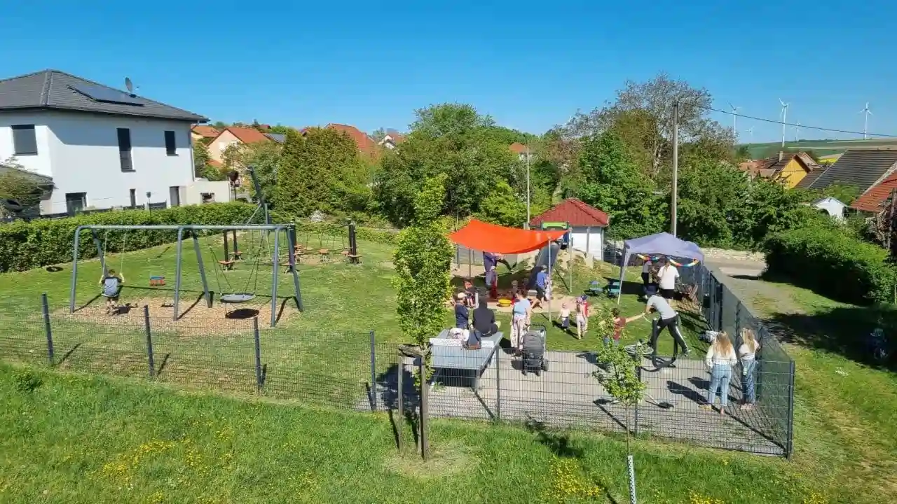 Spiel, Spaß und Sonne: 4 Jahre Spielplatz